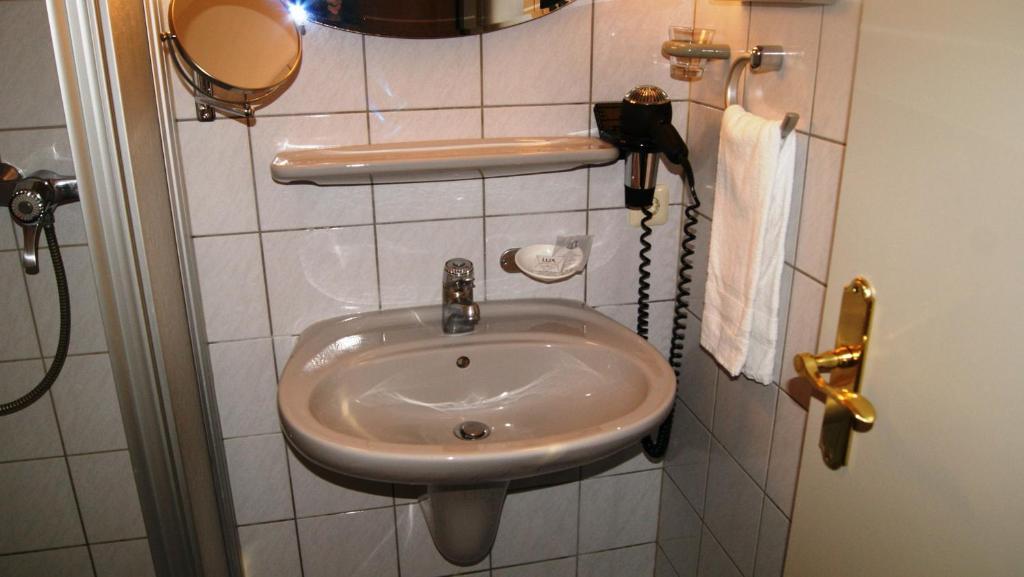 Hotel Deutsches Haus Blomberg  Phòng bức ảnh