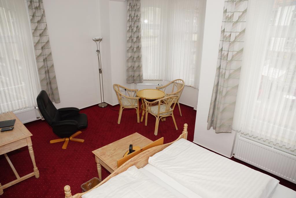 Hotel Deutsches Haus Blomberg  Ngoại thất bức ảnh